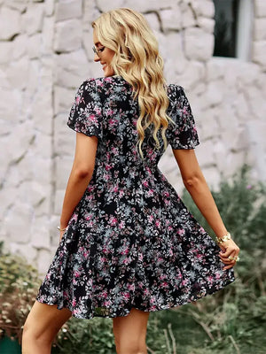 Vestido Feminino Curto em Camadas de Chiffon
