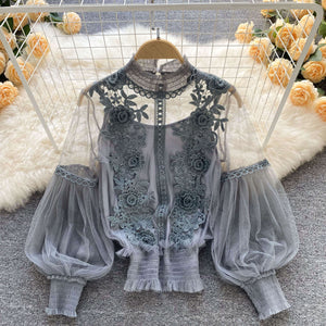 Blusa Feminina de Tule com Detalhes Bordados