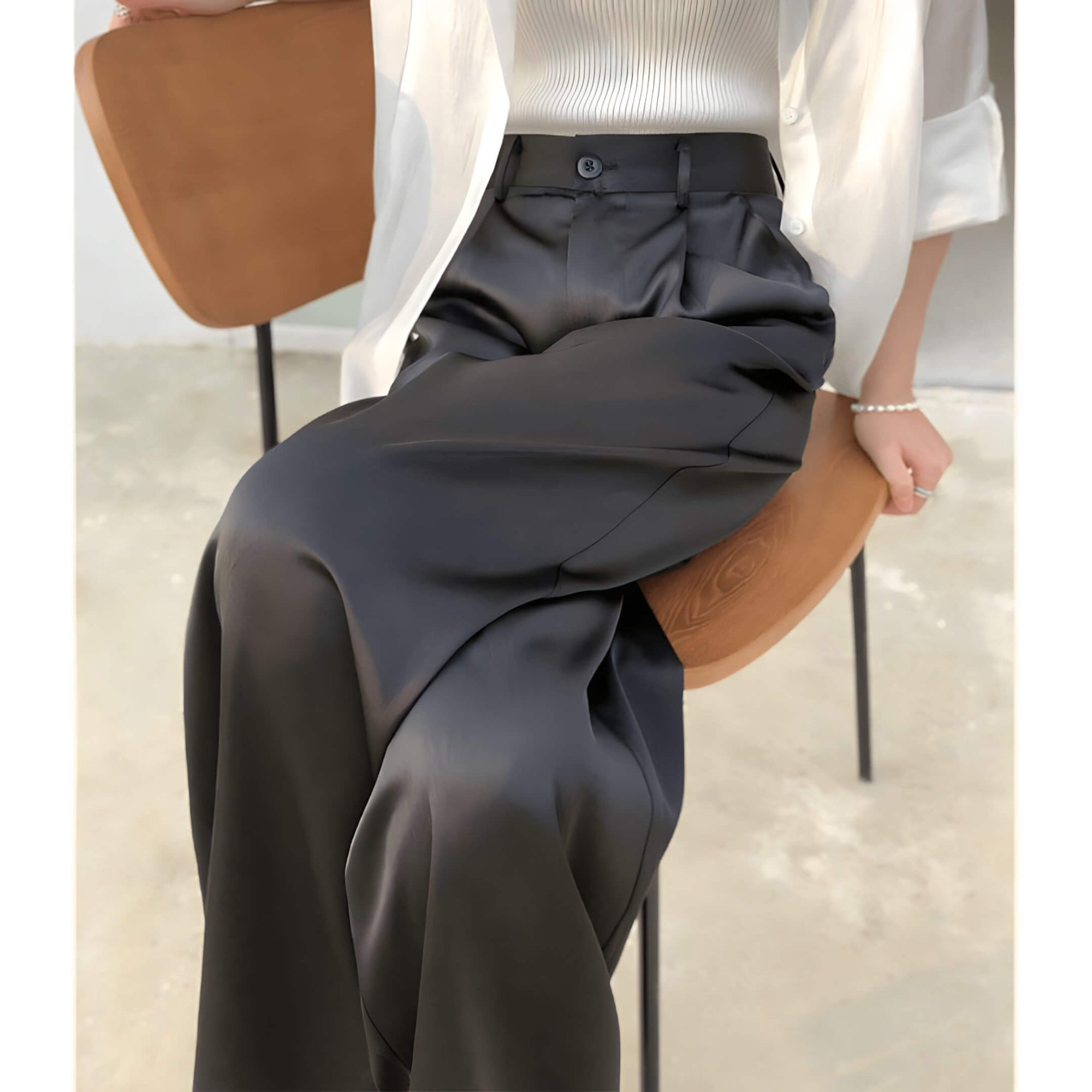 Calça Feminina de Cetim Preto 4