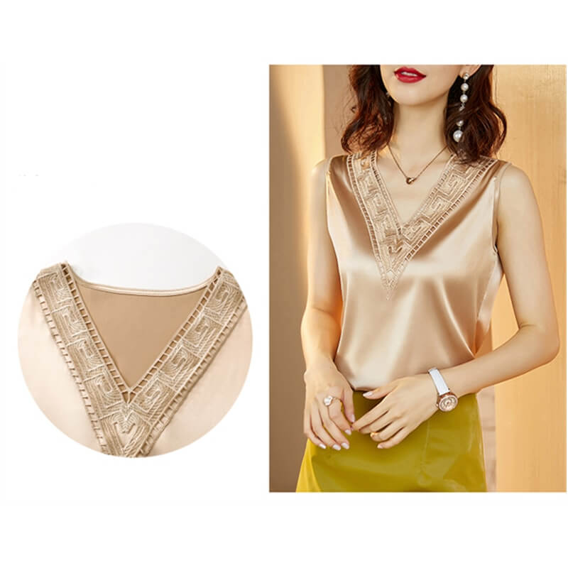 Blusa Decote V com Bordado