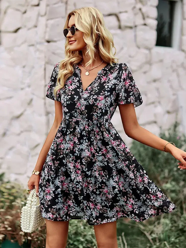 Vestido Feminino Curto em Camadas de Chiffon