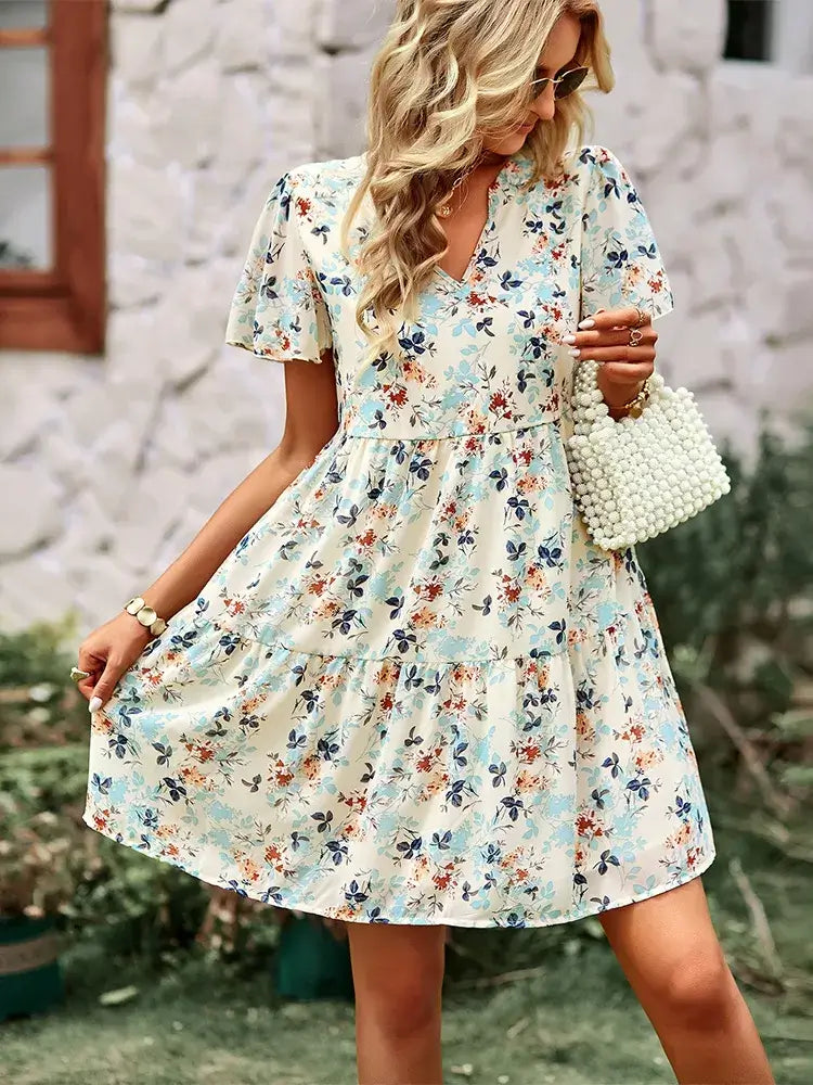 Vestido Feminino Curto em Camadas de Chiffon