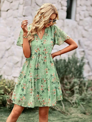 Vestido Feminino Curto em Camadas de Chiffon