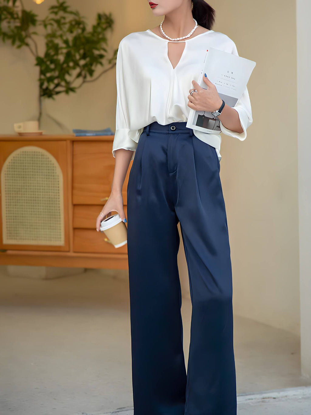 Calça Feminina de Cetim Azul Marinho 1