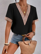 Blusa Decote V com Bordado Preto 3