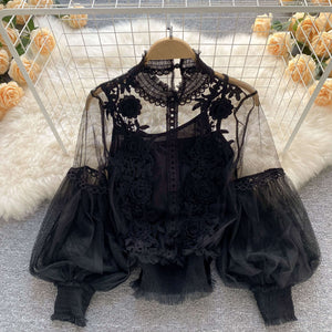Blusa Feminina de Tule com Detalhes Bordados