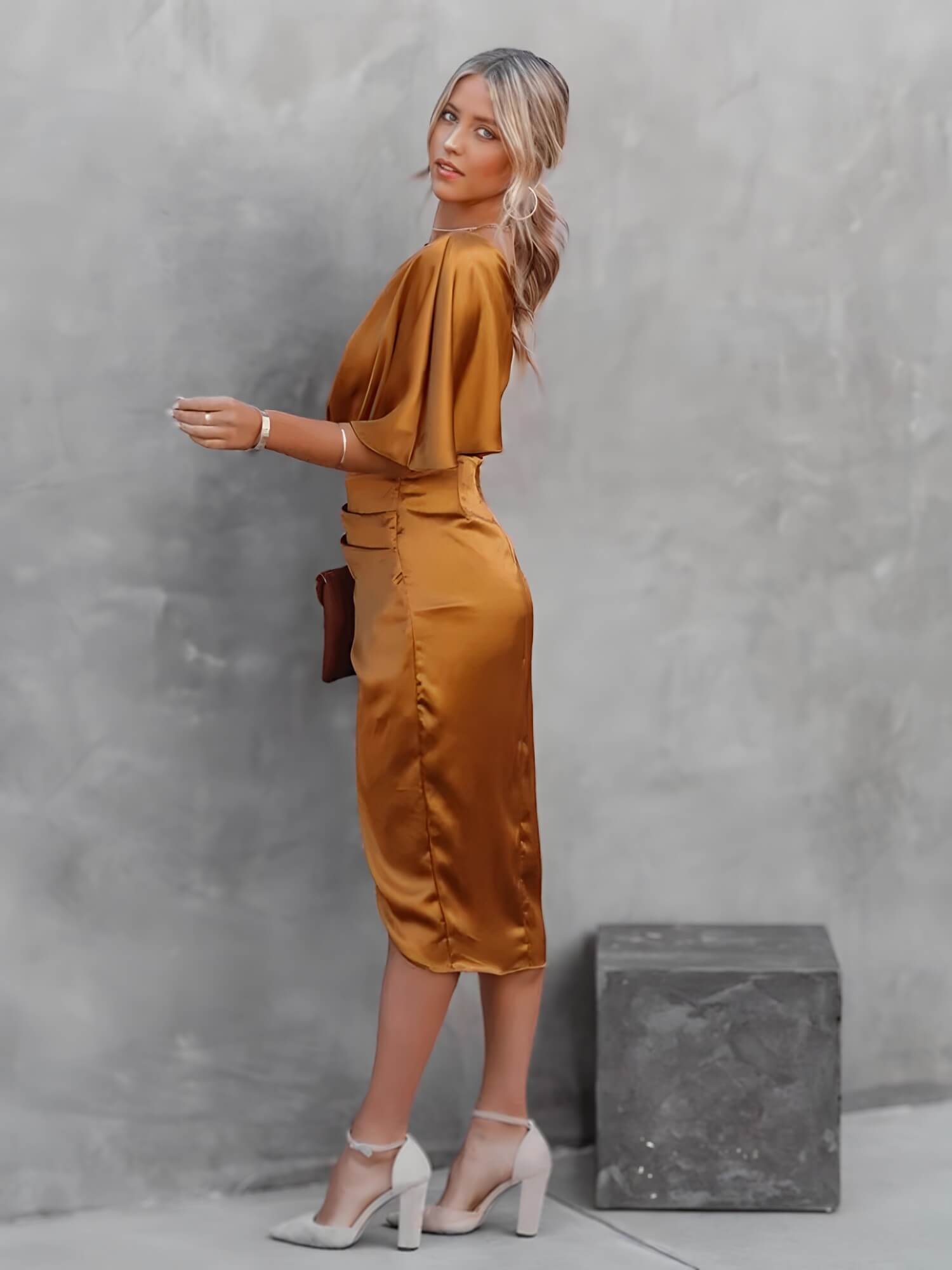 Vestido Mídi Ouro 4