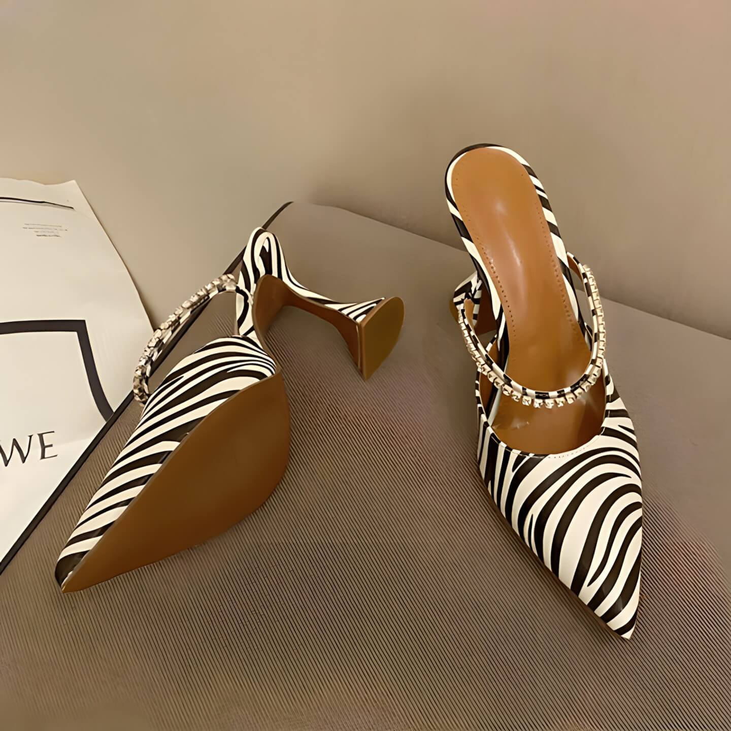 Scarpin Salto Taça Alto Preto e Branco 4